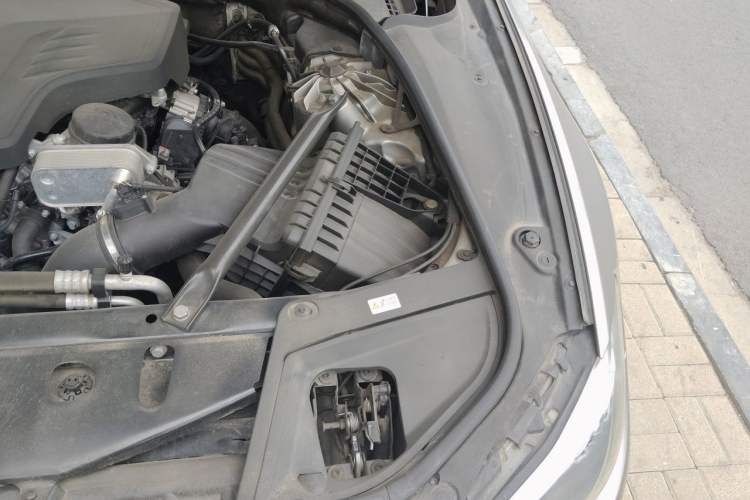 Used BMW 5 Series 2017 525Li Luxury Design Package Engine Bay Left