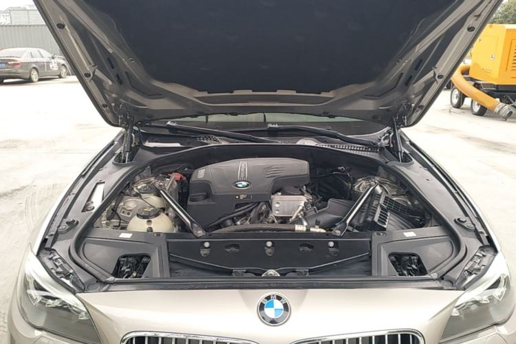 Used BMW 5 Series 2017 525Li Leading Model Engine Bay
