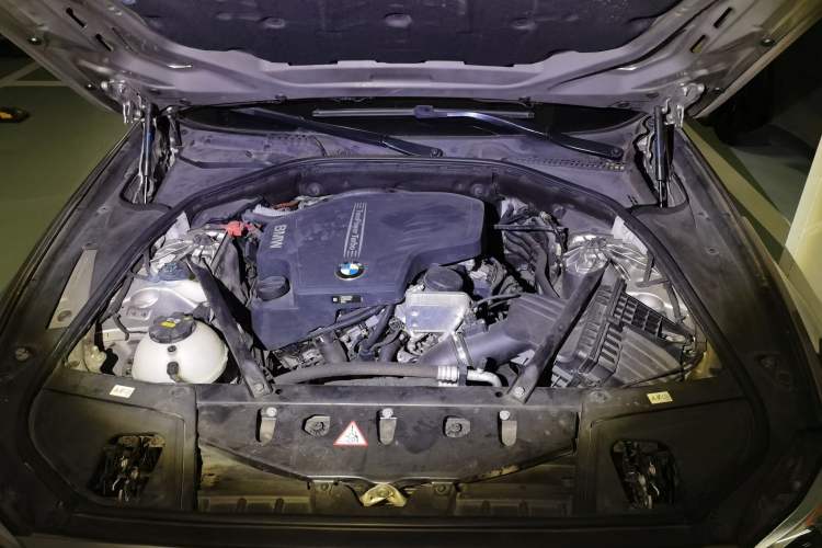 Used BMW 5 Series 2017 525Li Luxury Design Package Engine Bay
