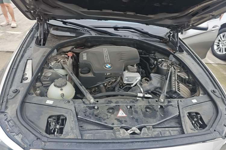 Used BMW 5 Series 2017 525Li Leading Model Engine Bay