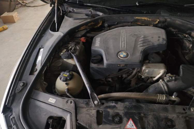 Used BMW 5 Series 2017 520Li Elegant Edition Engine Bay Right