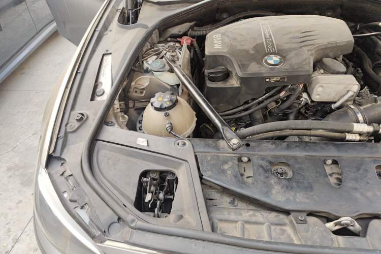 Used BMW 5 Series 2017 520Li Elegant Edition Engine Bay Right