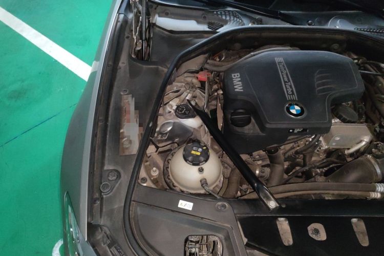 Used BMW 5 Series 2017 525Li Leading Model Engine Bay Right