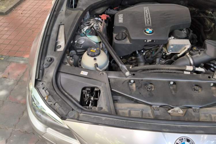 Used BMW 5 Series 2017 520Li Elegant Edition Engine Bay Right