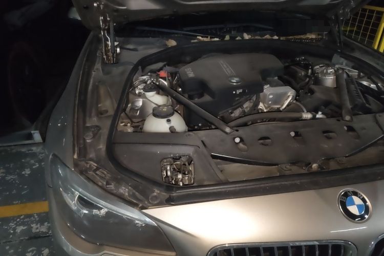 Used BMW 5 Series 2017 520Li Elegant Edition Engine Bay Right