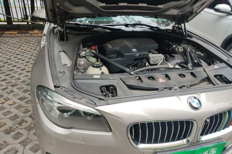 Used BMW 5 Series 2017 520Li Elegant Edition Engine Bay Right