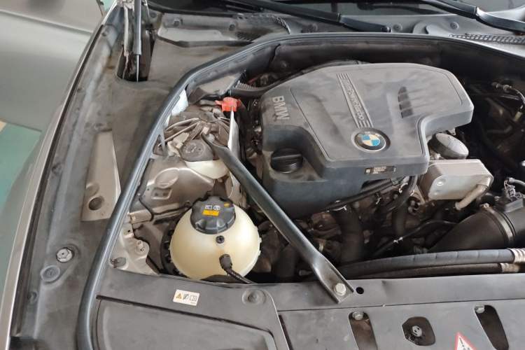Used BMW 5 Series 2017 525Li Luxury Design Package Engine Bay Right