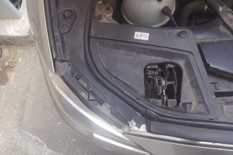 Used BMW 5 Series 2017 520Li Elegant Edition Engine Bay Right