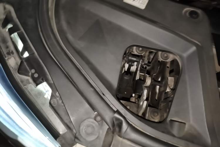 Used BMW 5 Series 2017 525Li Luxury Design Package Engine Bay Right