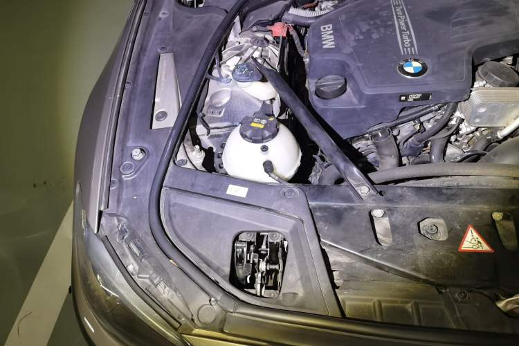 Used BMW 5 Series 2017 525Li Luxury Design Package Engine Bay Right