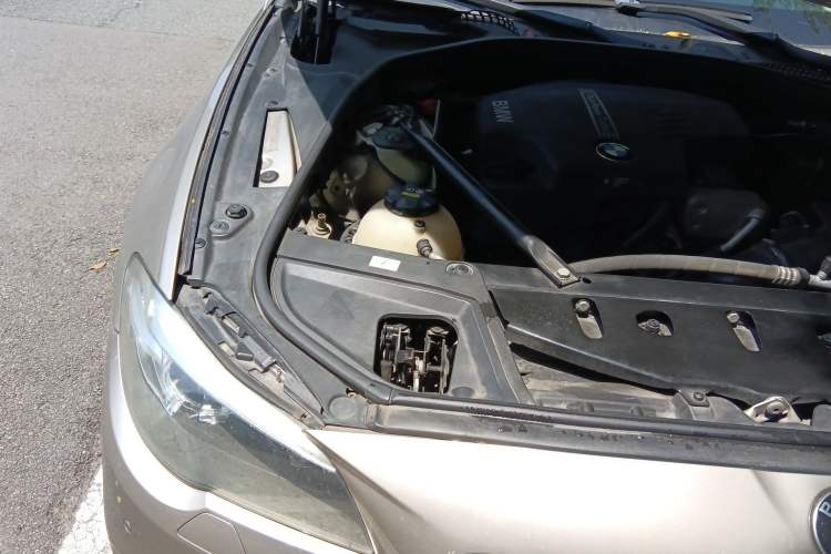 Used BMW 5 Series 2017 520Li Elegant Edition Engine Bay Right