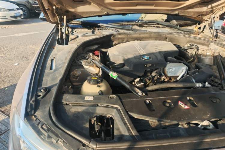Used BMW 5 Series 2017 525Li Luxury Design Package Engine Bay Right