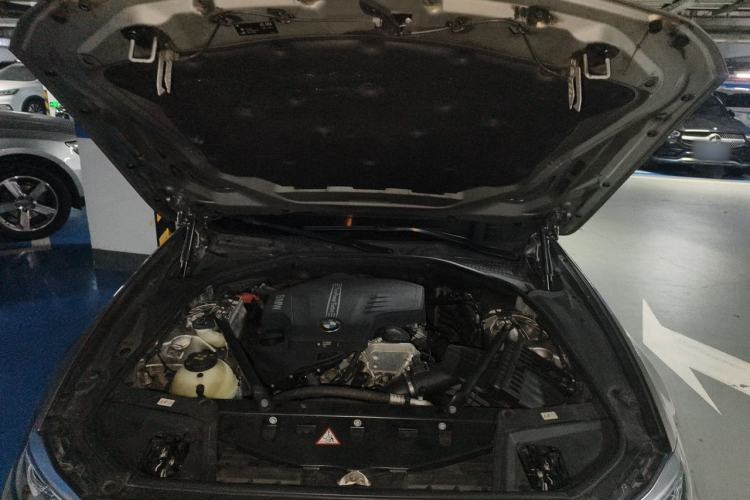 Used BMW 5 Series 2017 520Li Elegant Edition Engine Bay