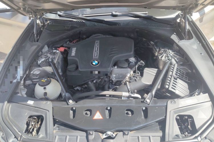 Used BMW 5 Series 2017 520Li Elegant Edition Engine Bay