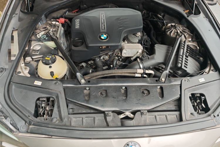 Used BMW 5 Series 2017 525Li Leading Model Engine Bay