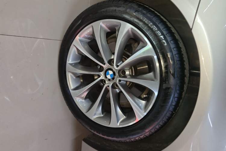 Used BMW 5 Series 2017 525Li Leading Model Exterior 5