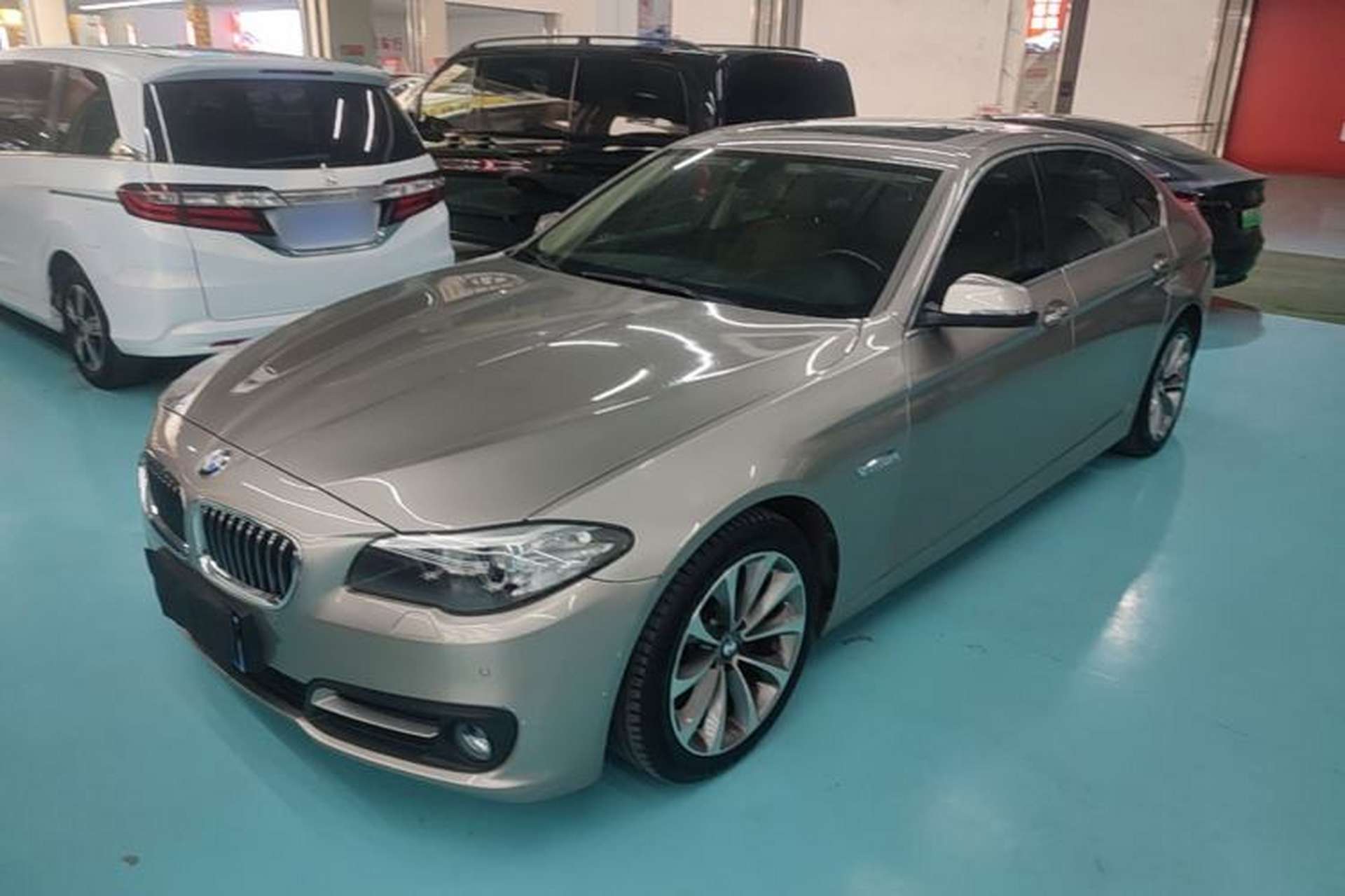 Used BMW 5 Series 2017 525Li Leading Model Front Left 45 Deg