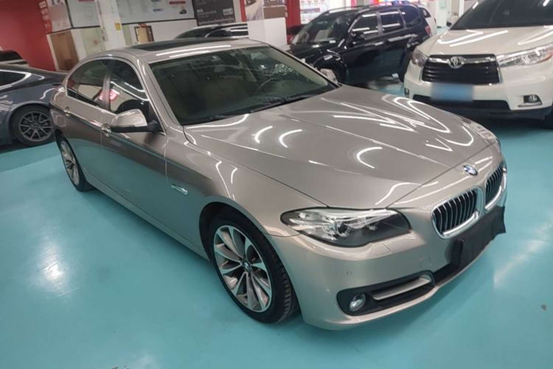Used BMW 5 Series 2017 525Li Leading Model Front Right 45 Deg