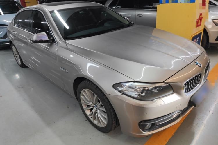 Used BMW 5 Series 2017 525Li Luxury Design Package Front Right 45 Deg