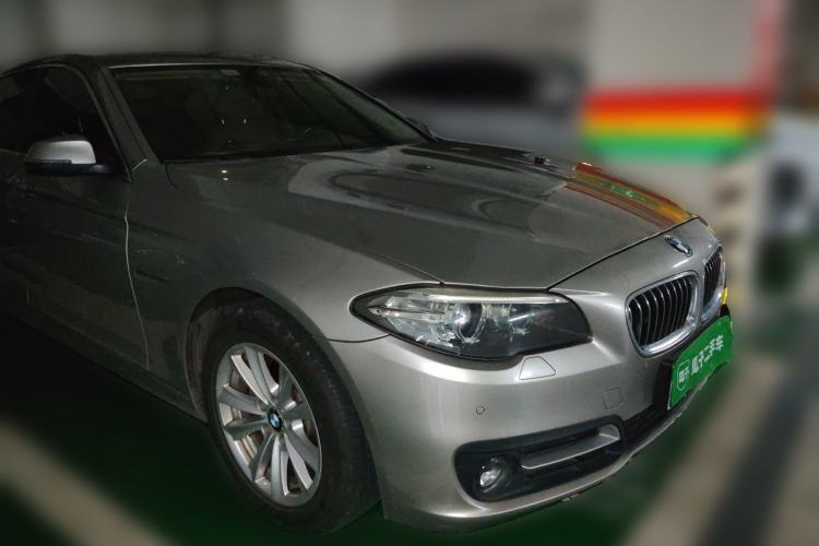 Used BMW 5 Series 2017 520Li Elegant Edition Front Right 45 Deg