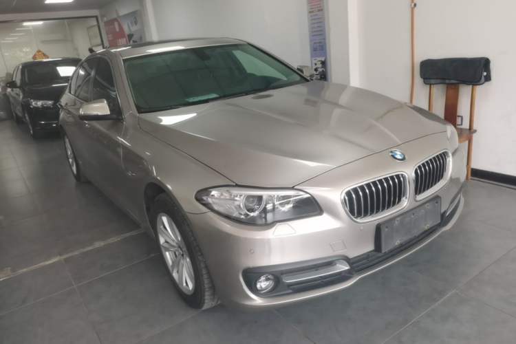 Used BMW 5 Series 2017 520Li Elegant Edition Front Right 45 Deg