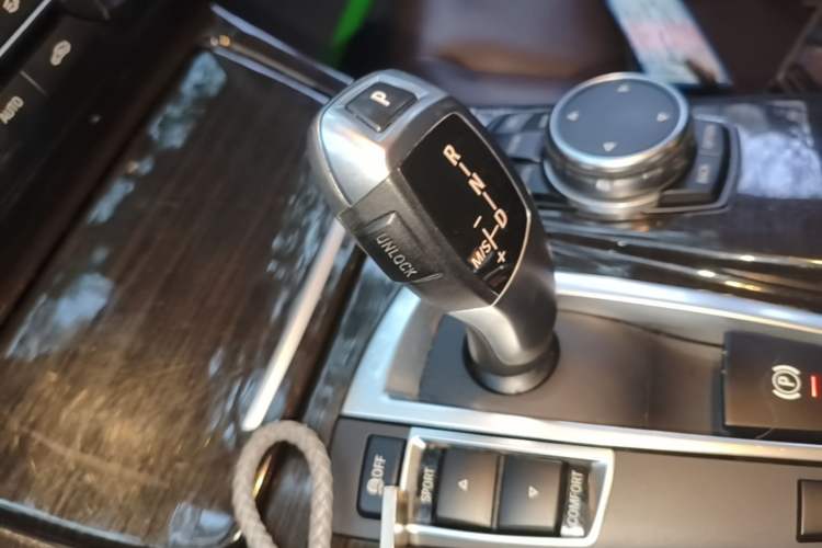 Used BMW 5 Series 2017 525Li Luxury Design Package Gear Lever