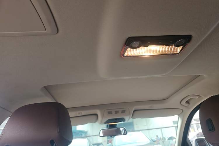 Used BMW 5 Series 2017 525Li Leading Model Headliner
