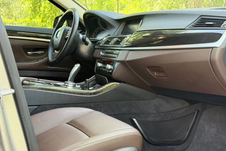 Used BMW 5 Series 2017 525Li Luxury Design Package Interior 1