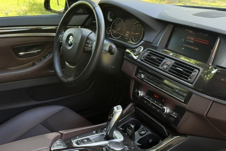 Used BMW 5 Series 2017 525Li Luxury Design Package Interior 10