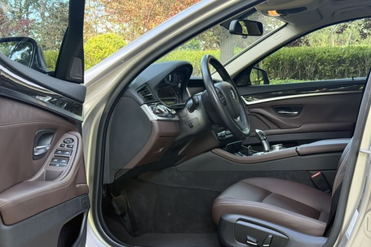 Used BMW 5 Series 2017 525Li Luxury Design Package Interior 11