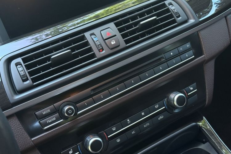 Used BMW 5 Series 2017 525Li Luxury Design Package Interior 12