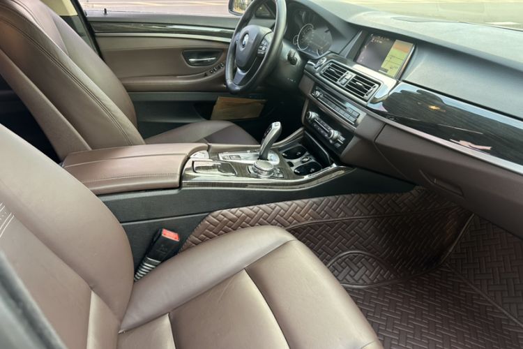 Used BMW 5 Series 2017 525Li Luxury Design Package Interior 2