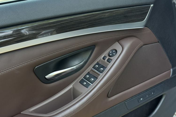 Used BMW 5 Series 2017 525Li Luxury Design Package Interior 3