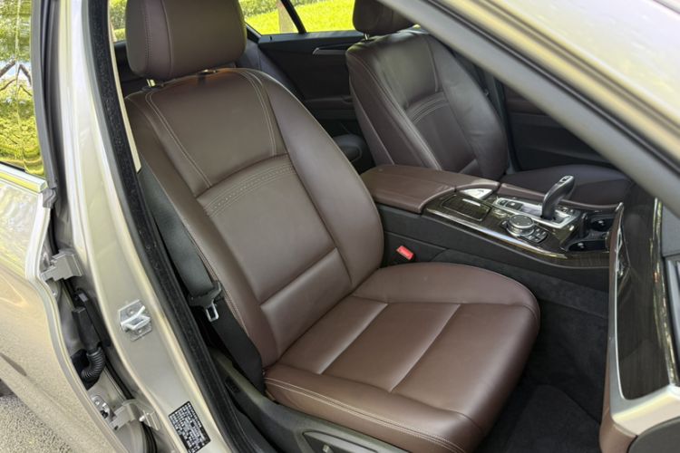 Used BMW 5 Series 2017 525Li Luxury Design Package Interior 5