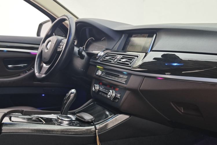 Used BMW 5 Series 2017 525Li Luxury Design Package Interior 6