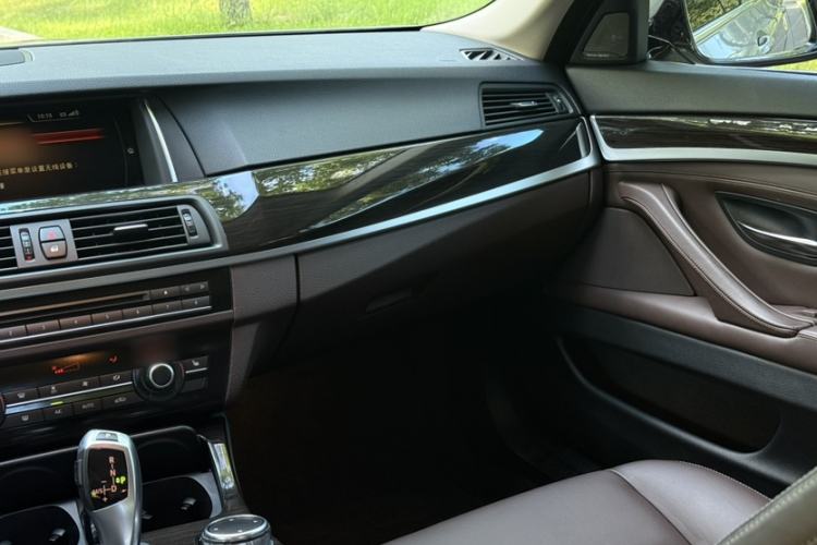 Used BMW 5 Series 2017 525Li Luxury Design Package Interior 6