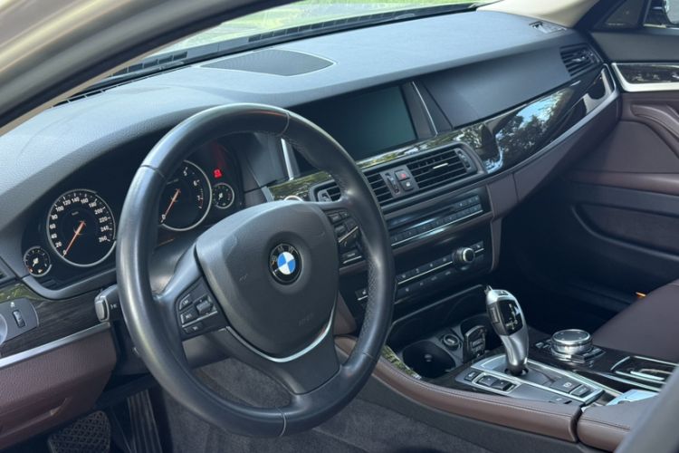 Used BMW 5 Series 2017 525Li Luxury Design Package Interior 7