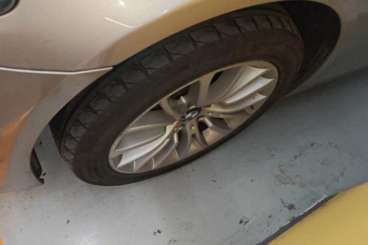 Used BMW 5 Series 2017 525Li Luxury Design Package Left Front Wheel Hub