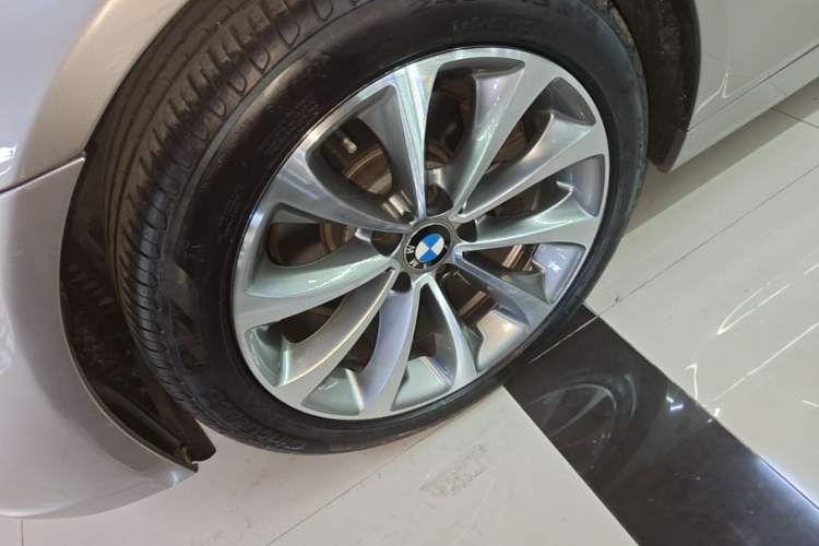 Used BMW 5 Series 2017 525Li Leading Model Left Front Wheel Hub