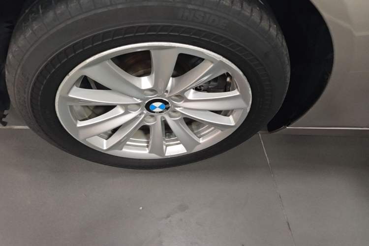 Used BMW 5 Series 2017 520Li Elegant Edition Left Front Wheel Hub