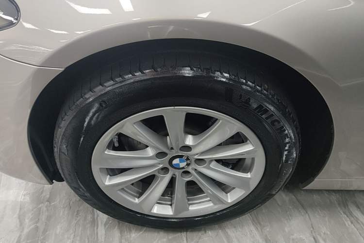 Used BMW 5 Series 2017 520Li Elegant Edition Left Front Wheel Hub