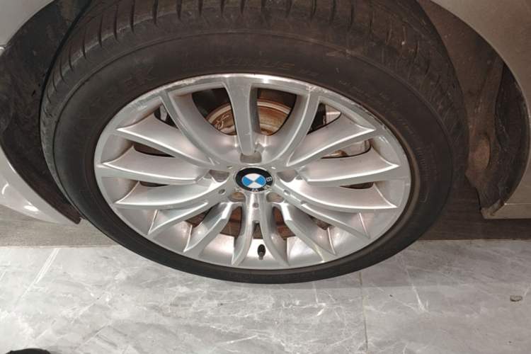 Used BMW 5 Series 2017 525Li Luxury Design Package Left Front Wheel Hub