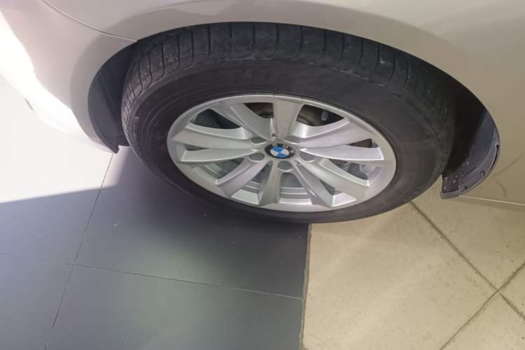 Used BMW 5 Series 2017 520Li Elegant Edition Left Front Wheel Hub
