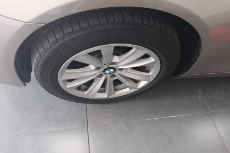 Used BMW 5 Series 2017 520Li Elegant Edition Left Front Wheel Hub