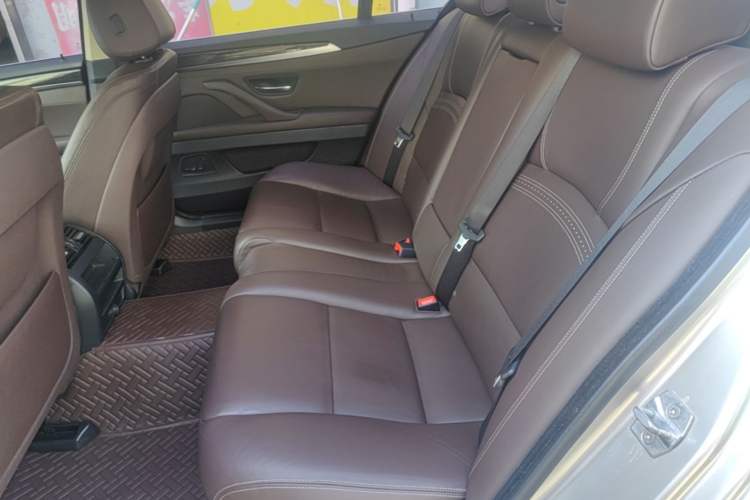 Used BMW 5 Series 2017 525Li Luxury Design Package Left Rear Seat