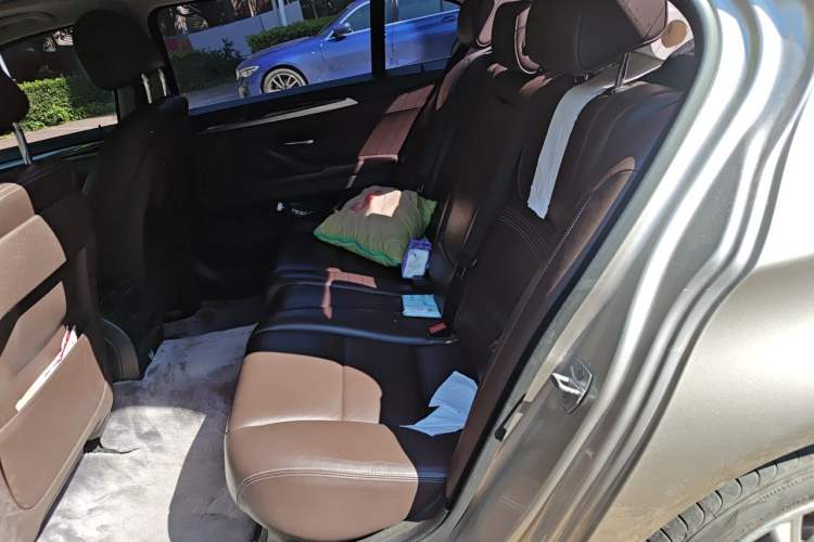 Used BMW 5 Series 2017 525Li Luxury Design Package Left Rear Seat