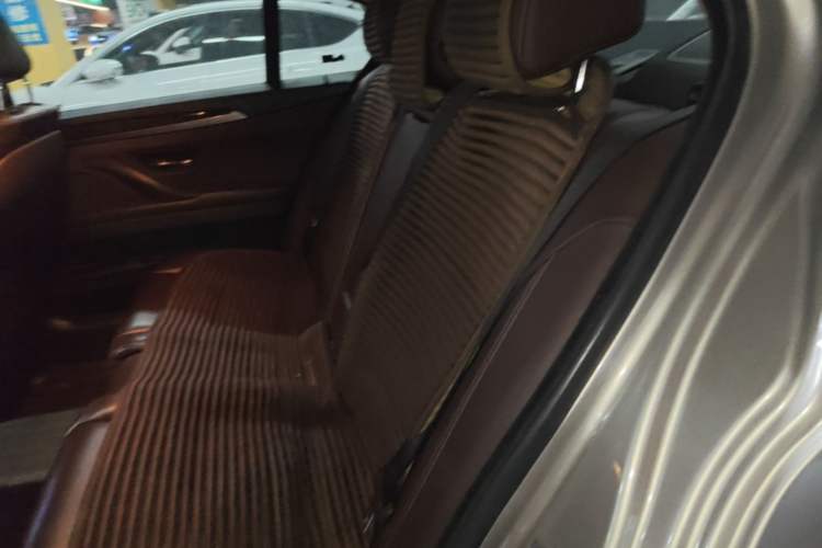 Used BMW 5 Series 2017 525Li Luxury Design Package Left Rear Seat