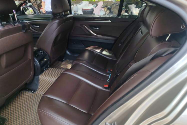 Used BMW 5 Series 2017 525Li Luxury Design Package Left Rear Seat