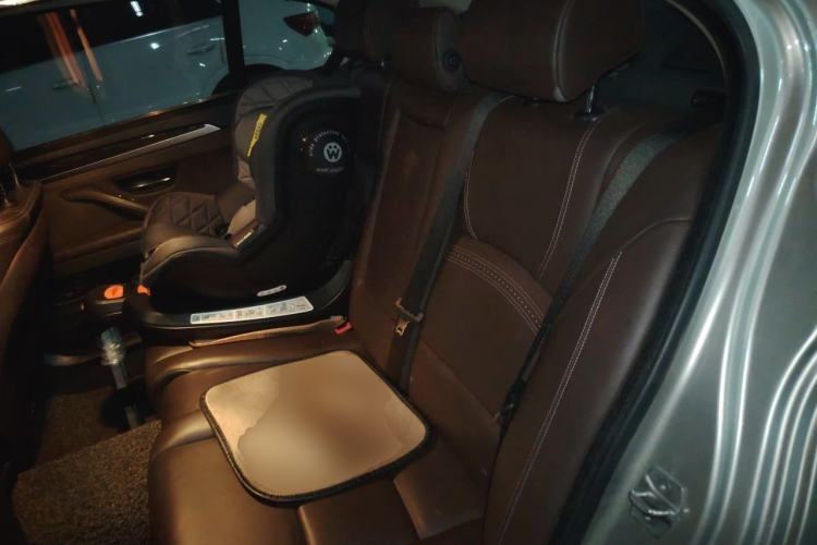 Used BMW 5 Series 2017 525Li Luxury Design Package Left Rear Seat