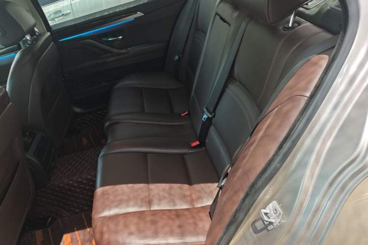 Used BMW 5 Series 2017 525Li Luxury Design Package Left Rear Seat